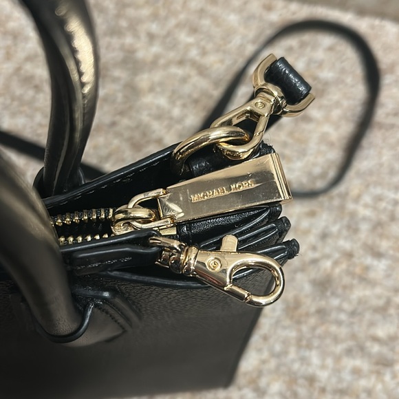 Michael Kors Black Satchel Crossbody Handbag w/adjustable strap & key holder - Picture 14 of 14